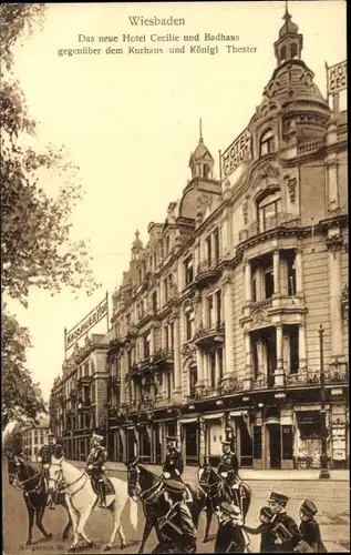 Ak Wiesbaden in Hessen, Hotel Cecilie und Badhaus, Morgenritt Sr. Majestät