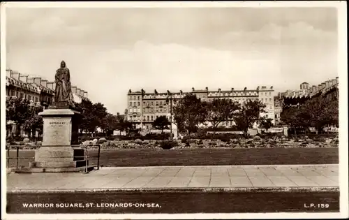 Ak St Leonards on Sea Hastings South East England, Warrior Square
