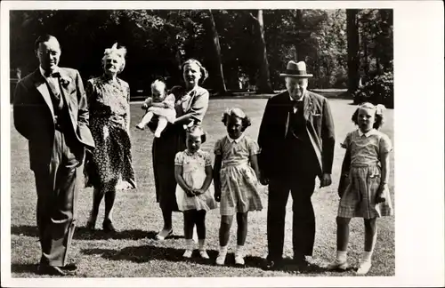 Ak Königin Juliana mit Familie und Winston Churchill, 1948