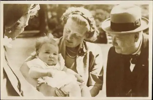 Ak Königin Juliana mit Familie und Winston Churchill, 1948, Prinzessin Marijke