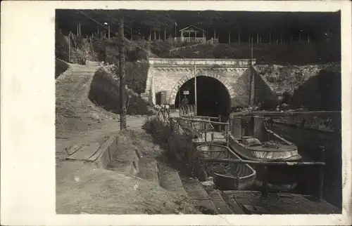 Foto Ak Ennepetal Ruhrgebiet, Tunneleingang, Kahnlager, Motorboot, Anlegestelle, Laube Haus Plessen