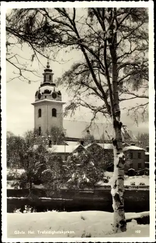 Ak Gävle Schweden, Heliga Trefaldighetskyrkan, Winter