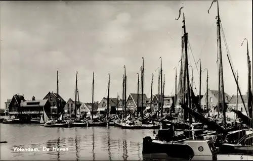 Ak Volendam Nordholland Niederlande, De Haven, Hafen, Boote