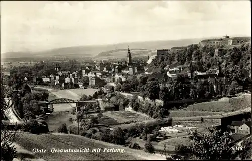 Ak Kłodzko Glatz Schlesien, Gesamtansicht mit Festung