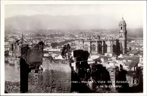 Ak Málaga Andalusien Spanien, Vista de la Alcazaba y de la Catedral