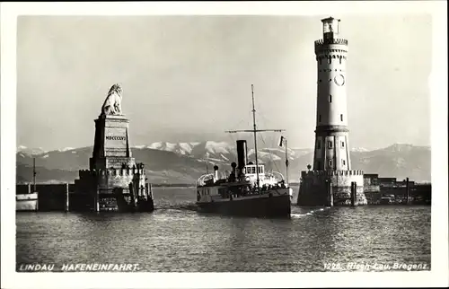 Ak Lindau am Bodensee Schwaben, Hafeneinfahrt, Denkmal, Leuchtturm, Schiff