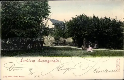 Ak Herzogswalde Wilsdruff in Sachsen, Landberg, Kindergruppe im Schatten eines Baumes, Familie