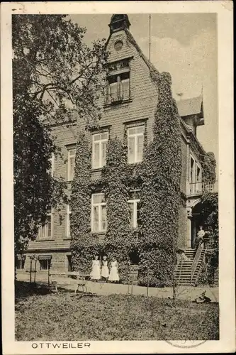 Ak Ottweiler im Kreis Neunkirchen Saarland, Haus mit Garten