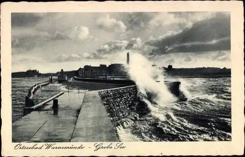 Ak Ostseebad Warnemünde Rostock, Mole, Grobe See, anbrandende Wellen