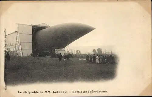 Ak Le dirigeable de MM. Lebaudy, Sortie de l'aerodrome