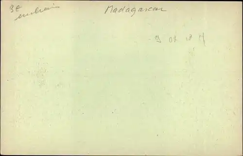 Ak Madagaskar, Confection de chapeaux