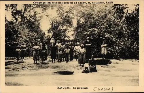 Ak Mayumba Gabun, En promenade