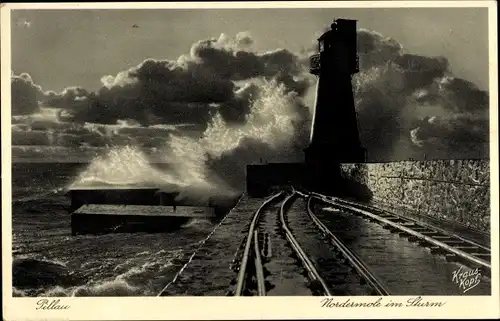 Ak Baltijsk Pillau Ostpreußen, Nordermole im Sturm, Leuchtturm