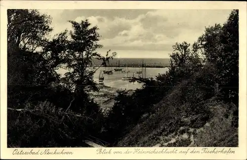 Ak Pionerski Neukuhren Ostpreußen, Blick von der Heinrichschlucht auf den Fischerhafen