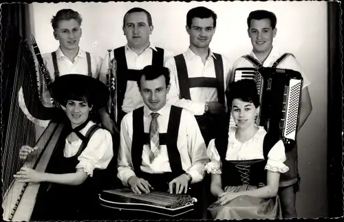 Ak Musikgruppe, Menschen in Tracht, Musikinstrumente, Harfe