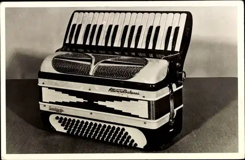 Ak Accordeonpaleis John Kadee, Akkordeon, Musikinstrument