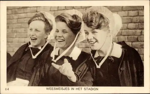 Ak Amsterdam Nordholland Niederlande, Olympische Spiele 1928, Weesmeisjes in het Stadion, Zuschauer