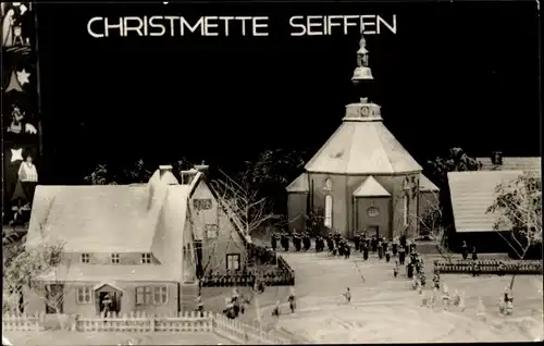 Ak Seiffen im Erzgebirge, Christmette, Modellstadt, Kirche, Winter