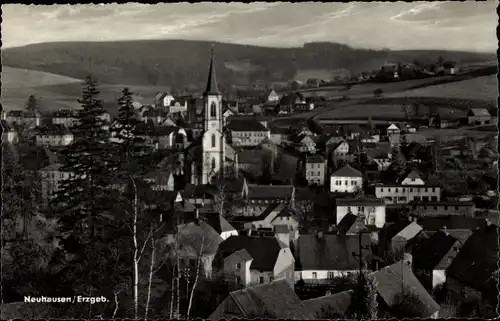Ak Neuhausen im Erzgebirge, Blick über die Dächer, Kirche