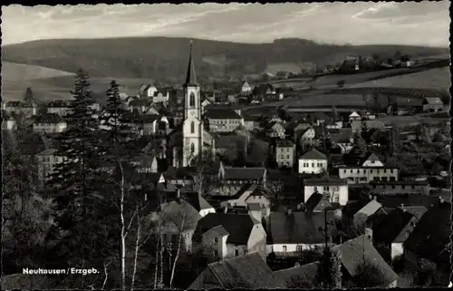 Ak Neuhausen im Erzgebirge, Blick über die Dächer, Kirche