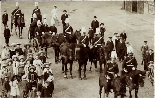 Foto Ak Triptis in Thüringen, Festzug, Soldaten in Paradeuniform, Kinder