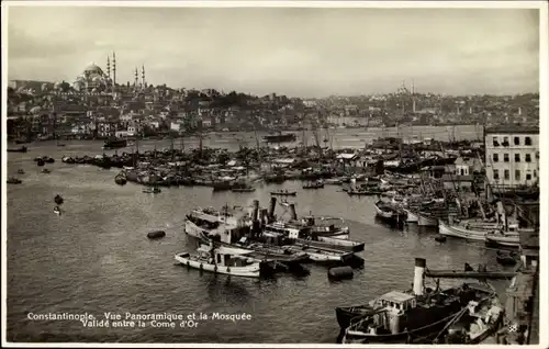 Ak Konstantinopel Istanbul Türkei, Vue panoramique et la Mosquée Valide entre la Corne d'Or