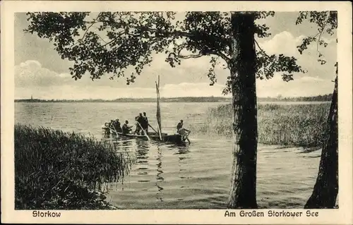 Ak Storkow in der Mark, Partie am Großen Storkower See, Boot