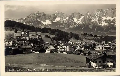Ak Kitzbühel in Tirol, Ortsansicht mit dem wilden Kaiser
