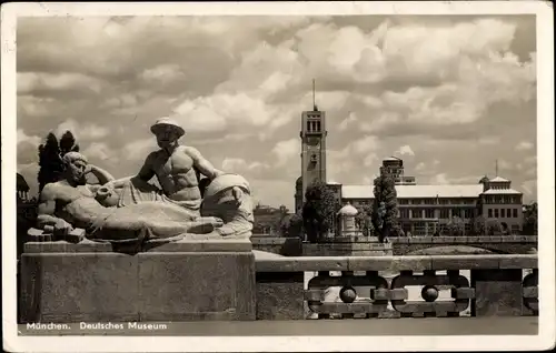 Ak München, Deutsches Museum, Außenansicht, Statue