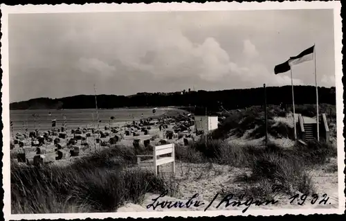 Foto Ak Ostseebad Baabe auf Rügen Strand, Strandkörbe, Fahne