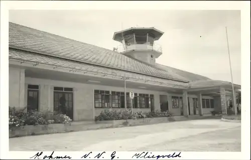 Foto Ak Flughafen, Stations gebouw, Vliegfeld