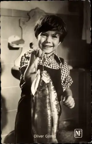 Ak Schauspieler Oliver Grimm, Kinderportrait, Fisch