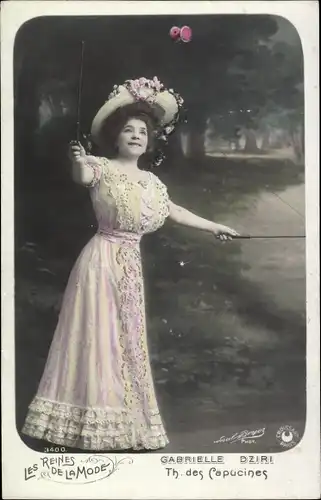 Ak Les Reines de la Mode, Gabrielle D'Ziri, Theatre des Capucines, Schauspielerin mit Diabolo