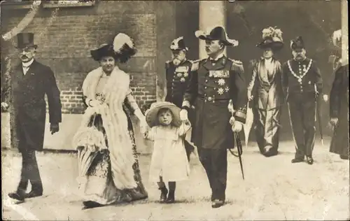 Foto Ak Prinzessin Juliana der Niederlande als Kleinkind, Heinrich zu Mecklenburg