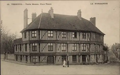 Ak Verneuil sur Avre Eure, Vieille Maison, Place Thiers