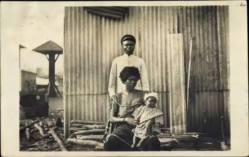 Foto Ak Victoria Limbe Kamerun, afrikanische Familie