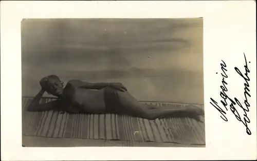 Foto Ak Afrikanische Frau, liegender Akt