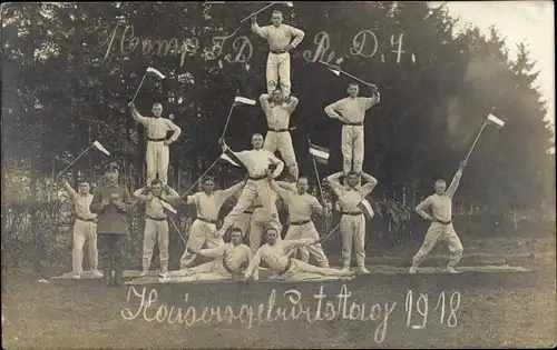 Foto Ak Deutsche Soldaten 1. Comp. F.D.R.D. 7, Turnerpyramide zum Kaisersgeburtstag 1918
