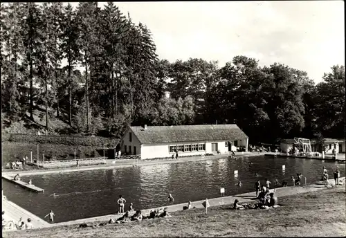 Ak Erlau Schleusingen in Thüringen, Schwimmbad, Besucher