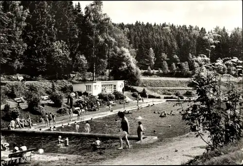 Ak Breitenbach Schleusingen in Thüringen, Schwimmbad, Badegäste