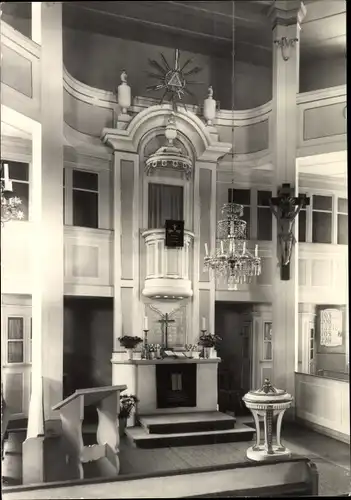 Ak Seiffen im Erzgebirge, Kirche, Blick zum Kanzelaltar und Taufstein