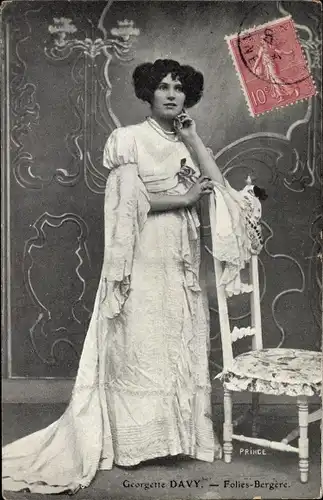Ak Schauspielerin Georgette Davy, Portrait, Folies Bergere