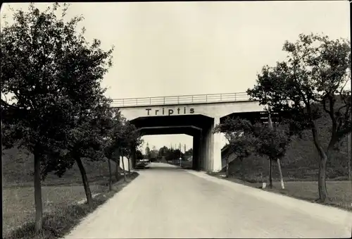Foto Ak Triptis in Thüringen, Autobahnauffahrt, Viadukt, Straße