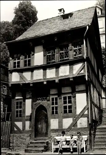 Ak Stolberg im Harz, Ältestes Haus der Stadt, jetzt Heimatmuseum, Frau mit Kindern