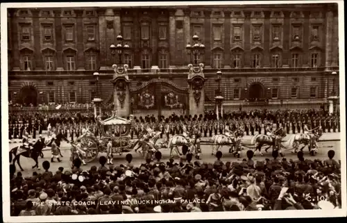 Ak City of Westminster London England,  Coronation, The State Coach leaving Buckingham Palace