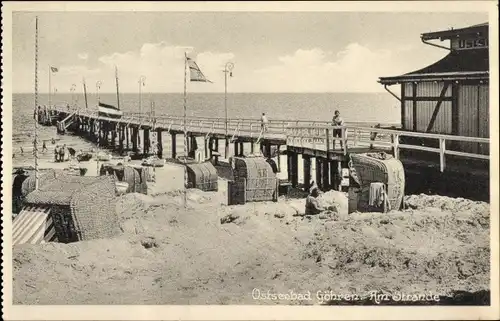 Ak Ostseebad Göhren auf Rügen, Am Stande, Steg, Strandkörbe, Fahnen