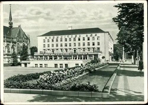Ak Chemnitz Sachsen, Hotel Chemnitzer Hof, Außenansicht, Blumenbeet, Kirche