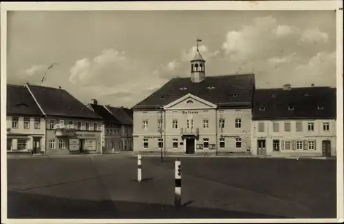 Ak Ortrand in der Niederlausitz, Altmarkt mit Rathaus