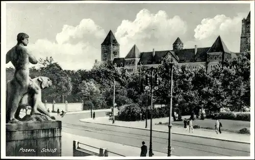 Ak Poznań Posen, Blick auf das Schloss, Straßenpartie