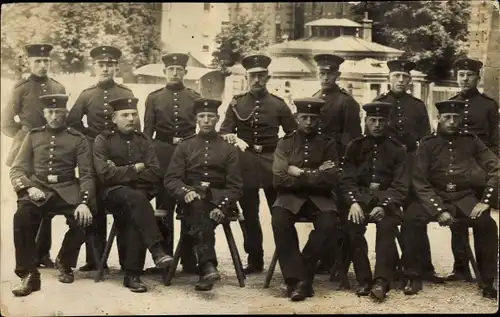 Foto Ak Deutsche Soldaten in Uniform, Gruppenbild, Stuttgart